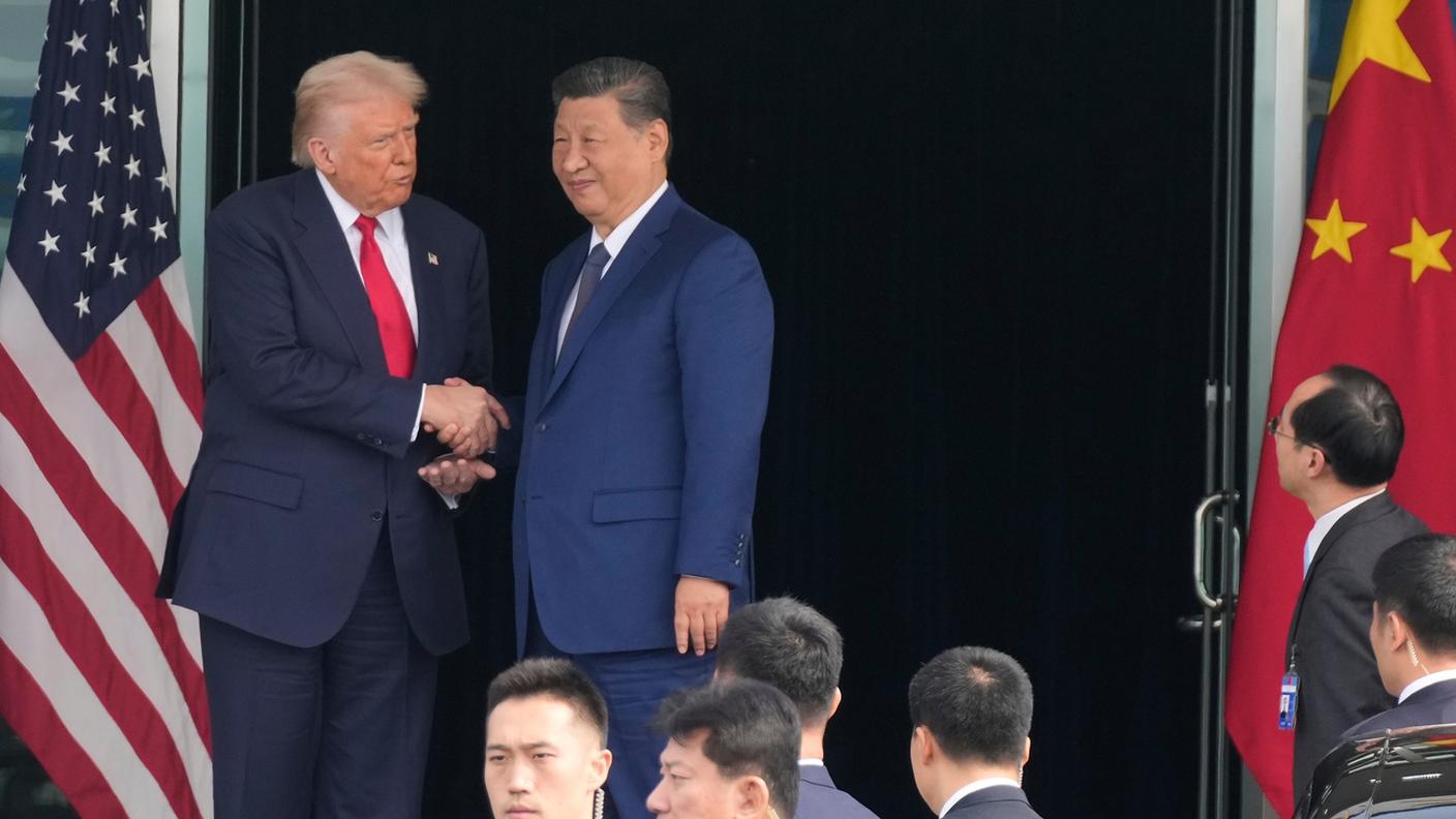 Il commiato tra Donald Trump e Xi Jinping al termine del loro meeting di giovedì a Busan