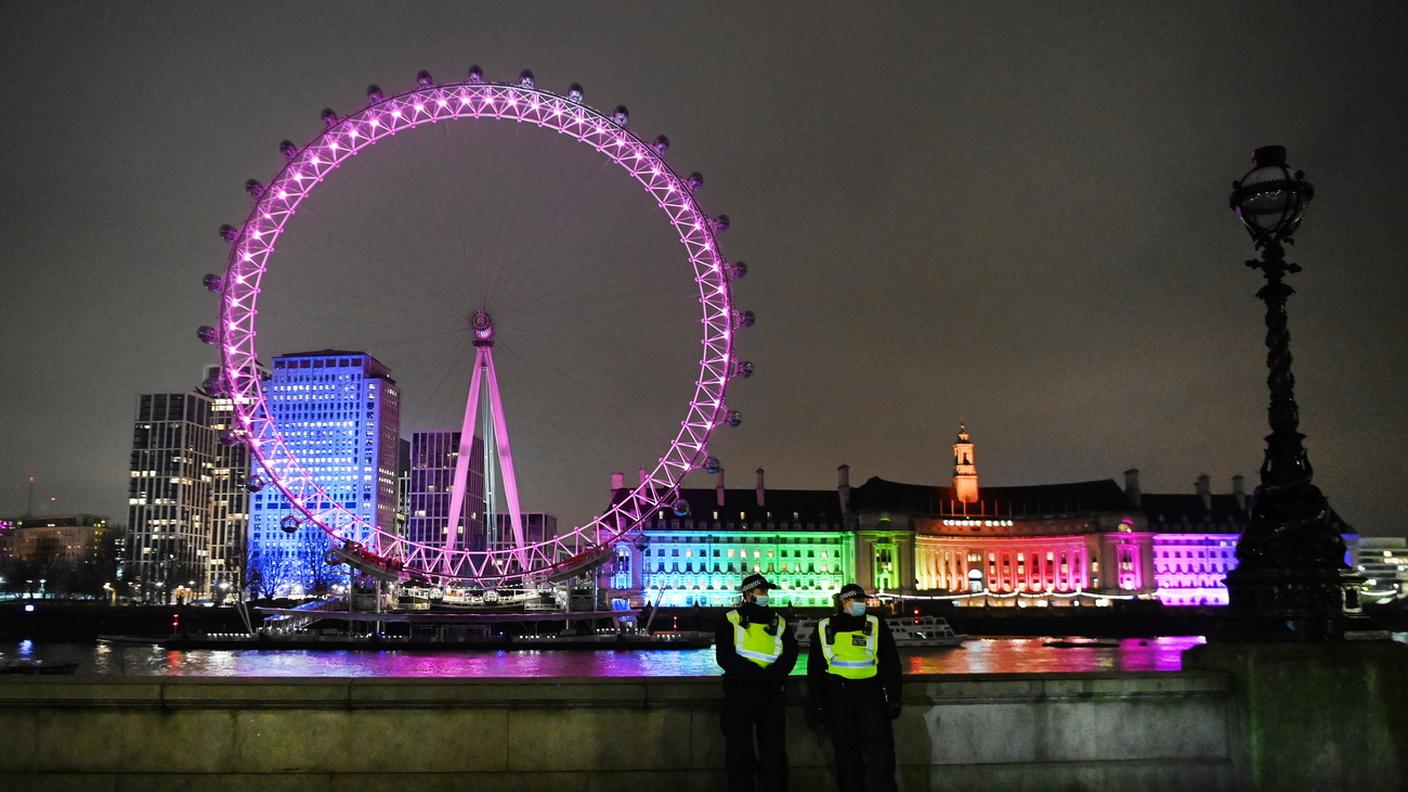 Il London Eye di Londra durante la notte di Capodanno