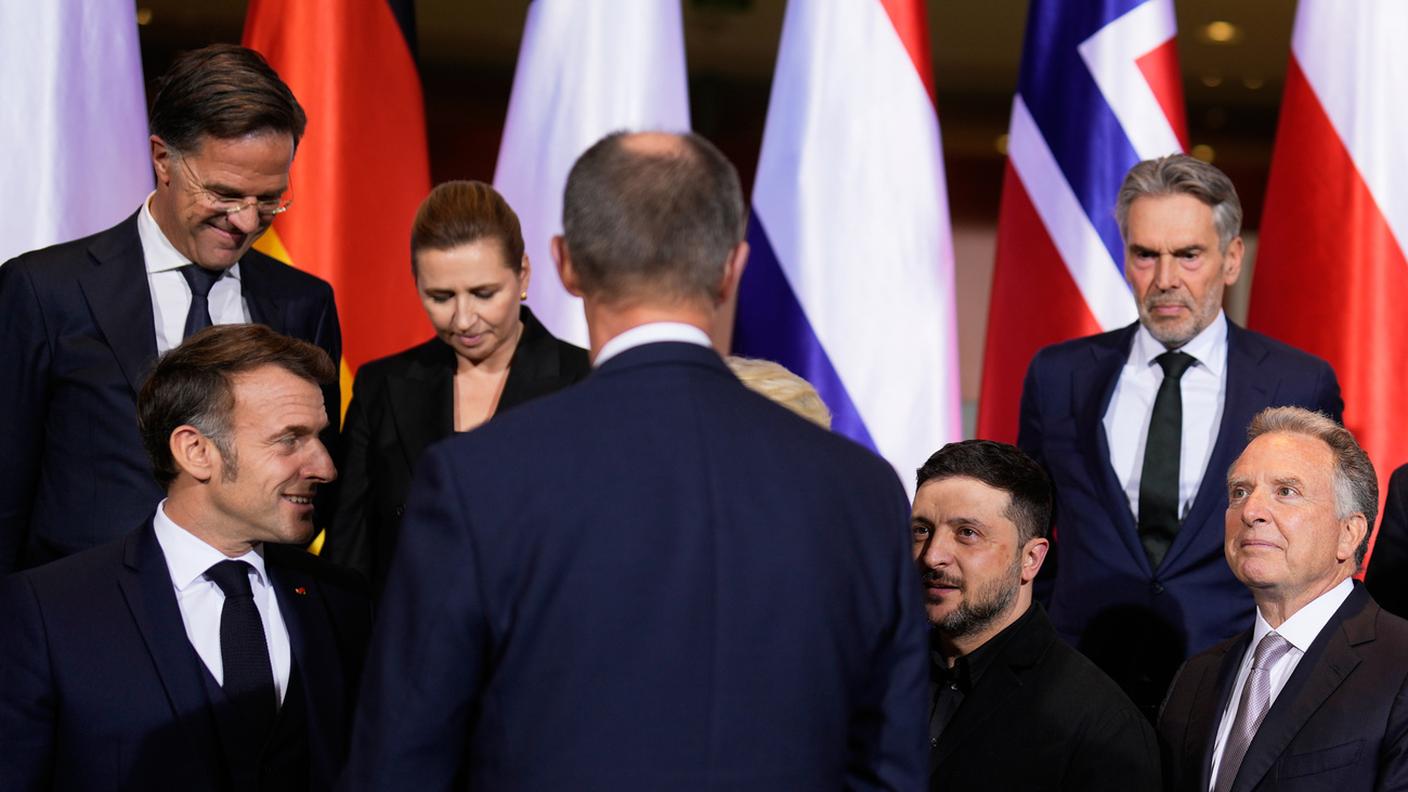 Emmanuel Macron, Friedrich Merz,  Volodymyr Zelensky e  Witkoff a Berlino