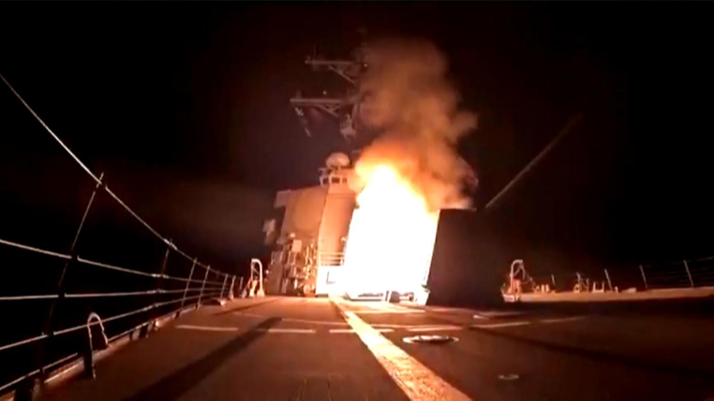 Il lancio di un missile contro obbettivi dell'ISIS in Nigeria da una nave della marina USA