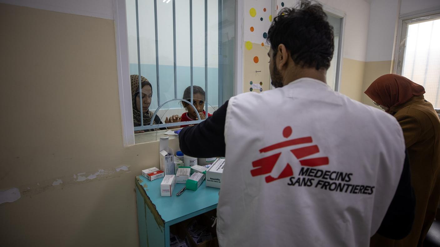 l blocco deciso da Israele paralizzerebbe l'attività di numerose ONG a Gaza, Medici Senza Frontiere in primis