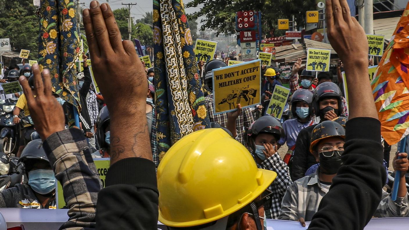 Le enormi proteste in Myanmar continuano