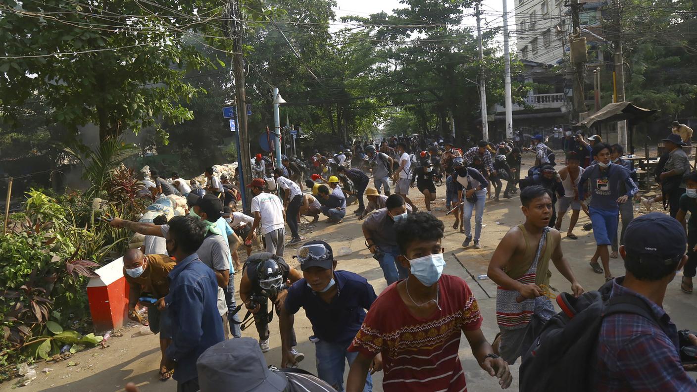 Scontri a Yangon