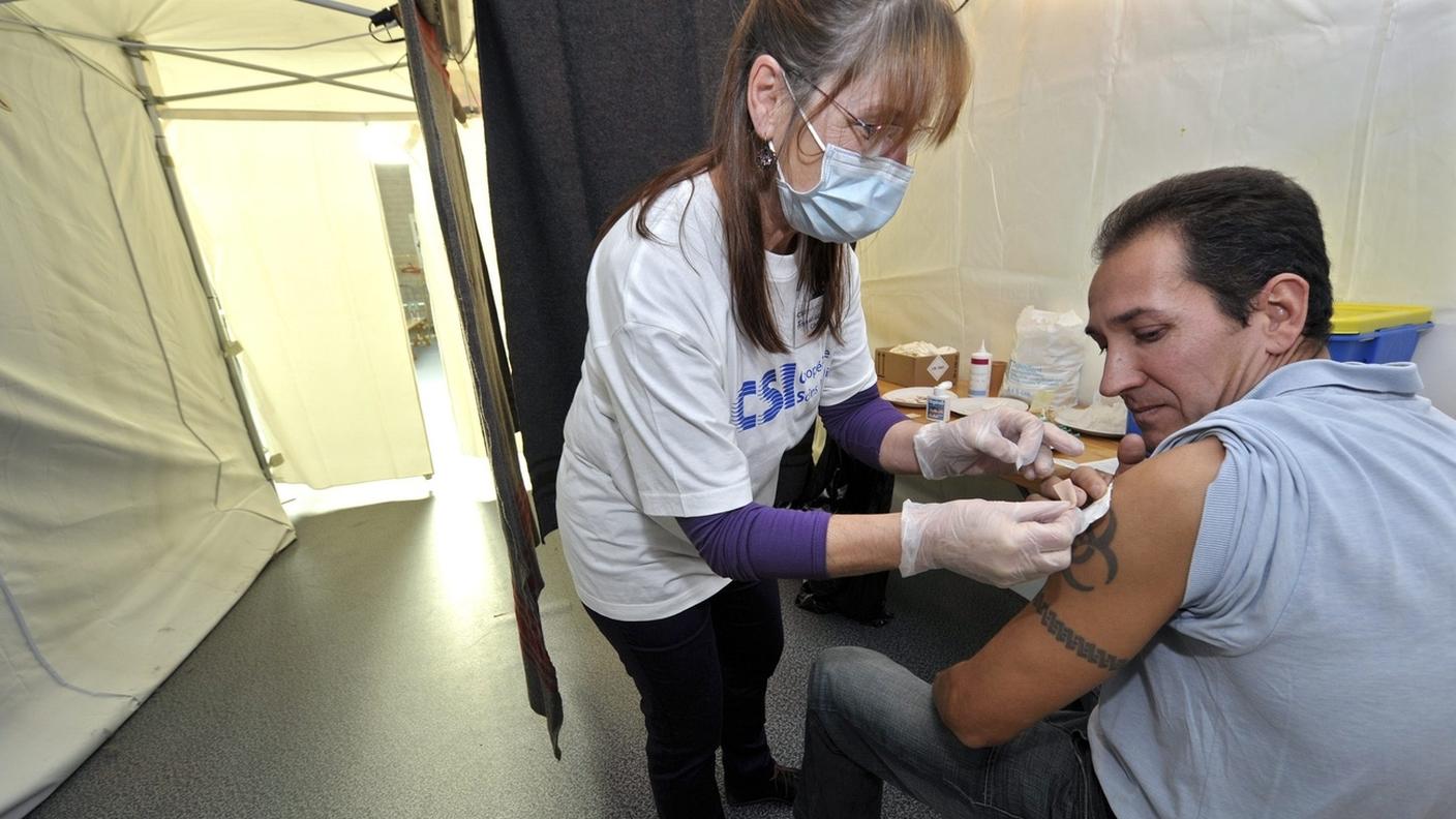 Amnesty International stigmatizza che i Paesi ricchi abbiano fatto incetta di vaccini