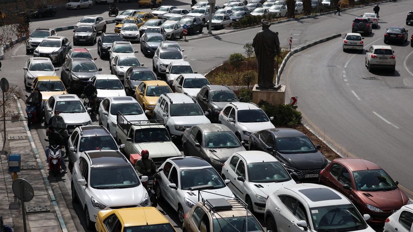 Fuga da Teheran, tante persone dirette verso il nord del Paese