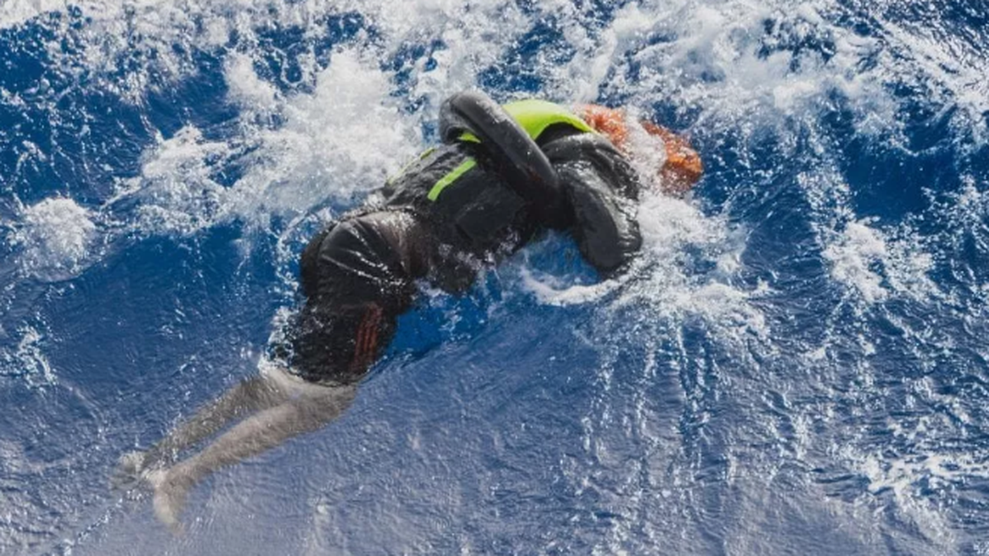 I soccorritori: "Noi in un mare di cadaveri, tra questi anche anche una mamma e il suo bimbo"