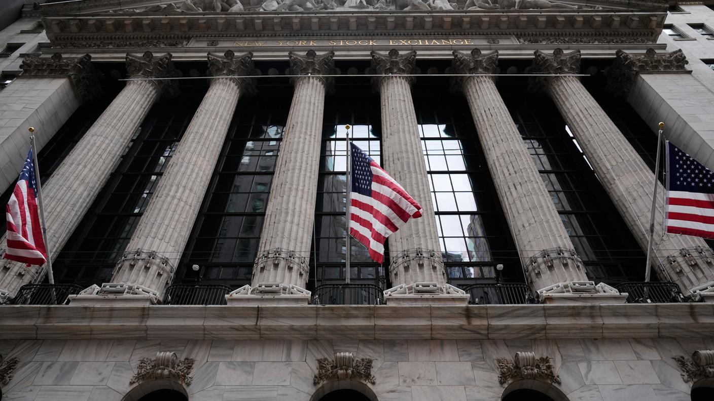 Il giornale economico Bloomberg ha tracciato uno scenario sulle compravendite di petrolio sospette a Wall Street.
