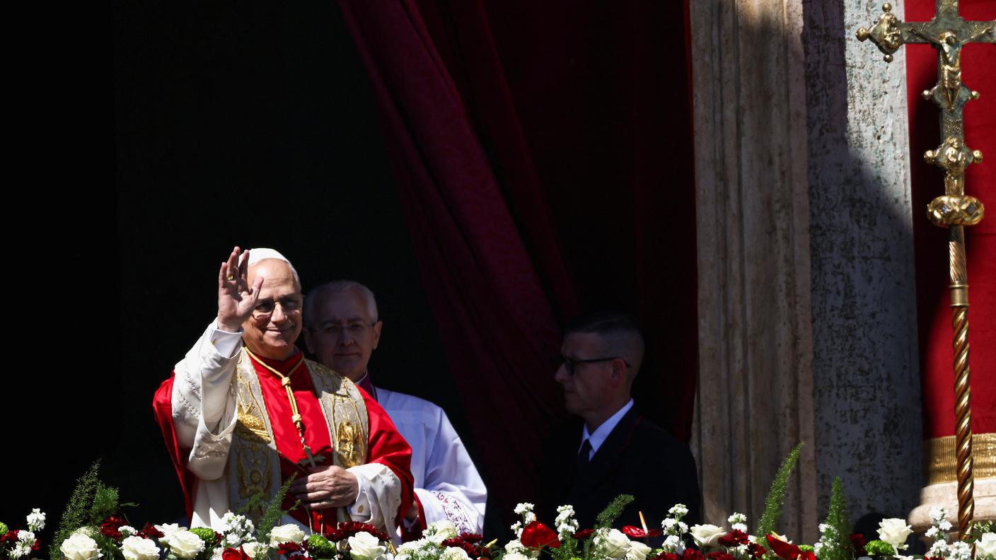 Il pontefice, qui ripreso in un momento della solenne benedizione in Piazza San Pietro