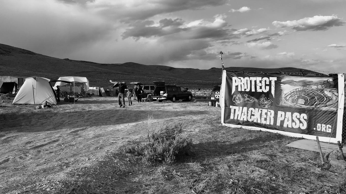 L'accampamento degli attivisti al Thacker Pass. Protestano contro una miniera di litio che verrà costruita qui 