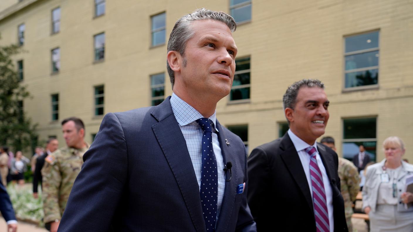 Pete Hegseth (a sinistra) ed Emil Michael