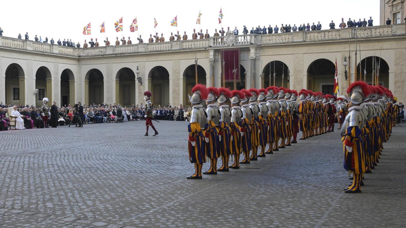 Le reclute della Guardia schierate durante la cerimonia di giuramento, nel Cortile di San Damaso il 4 ottobre 2025
