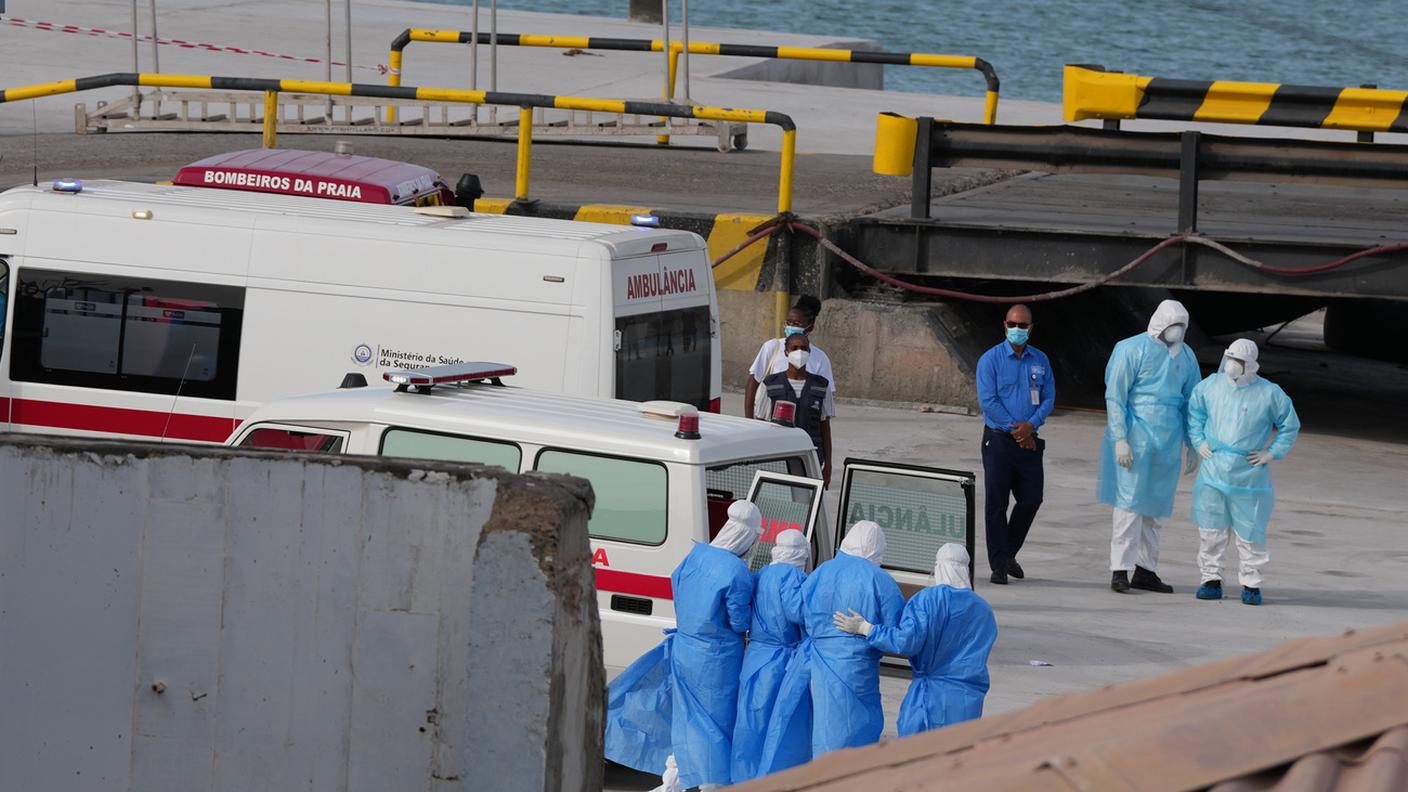 Evacuazione a Capo Verde di un passeggero della nave da crociera