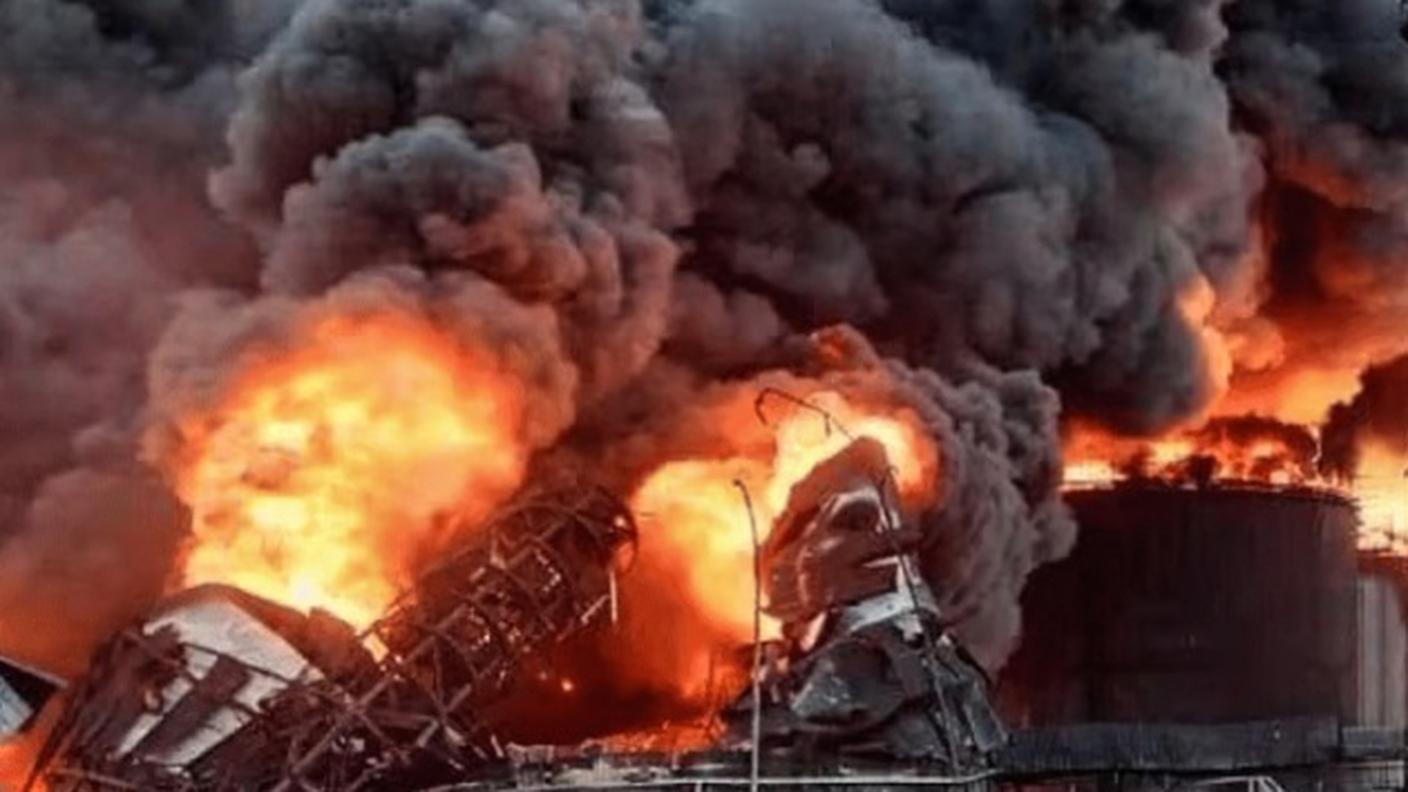 Un'altra raffineria è stata colpita dalle forze ucraine nella zona russa di Yaroslavl