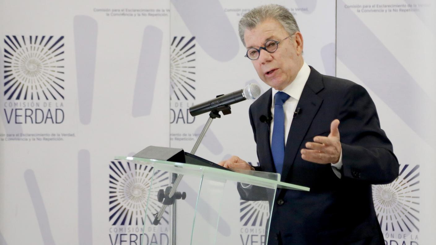 Juan Manuel Santos durante la testimonianza davanti alla 'Commissione della verità' che sta indagando sul fenomeno dei 'falsos positivos'