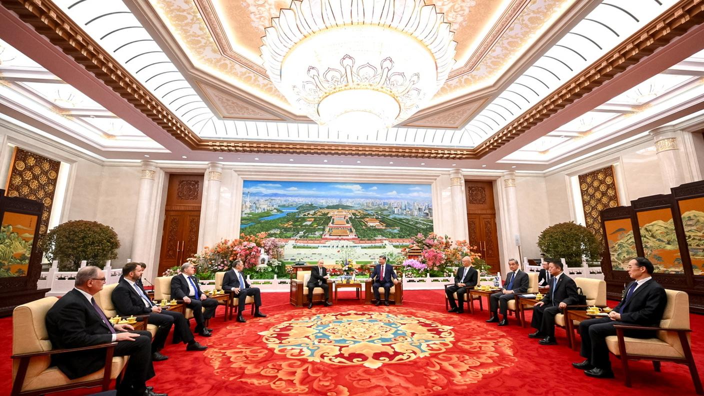 La cerimonia del tè durante l'incontro di Xi Jinping e Putin a Pechino