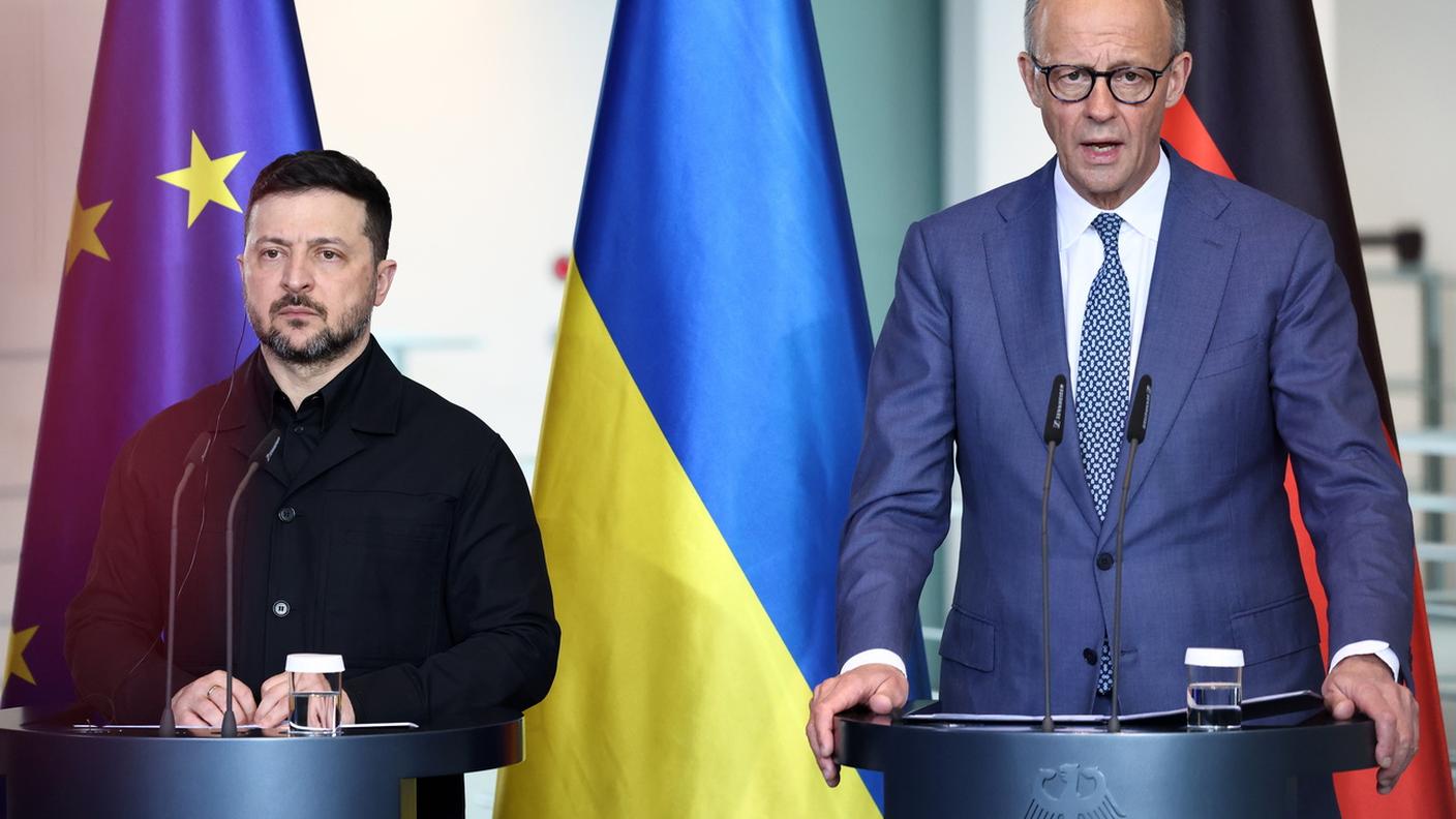 Il cancelliere tedesco Friedrich Merz sostiene uno statuto speciale per l'Ucraina di Volodymyr Zelensky nell'UE