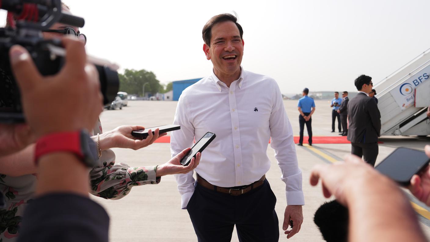 Rubio ha parlato con i giornalisti prima di salire a bordo del suo aereo
