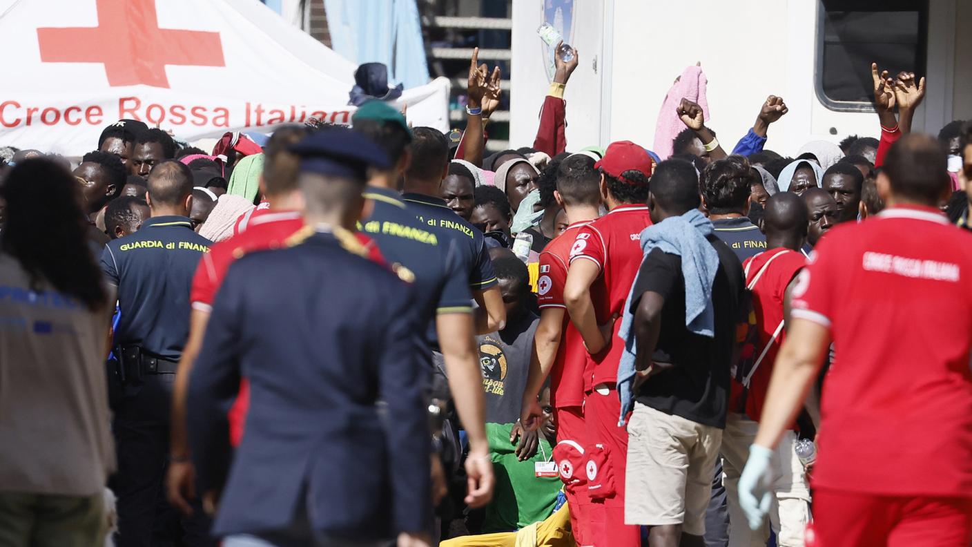 La misura è sostenuta da diversi governi, ma contestata da organizzazioni umanitarie e da parte del Parlamento per i possibili rischi sui diritti fondamentali.