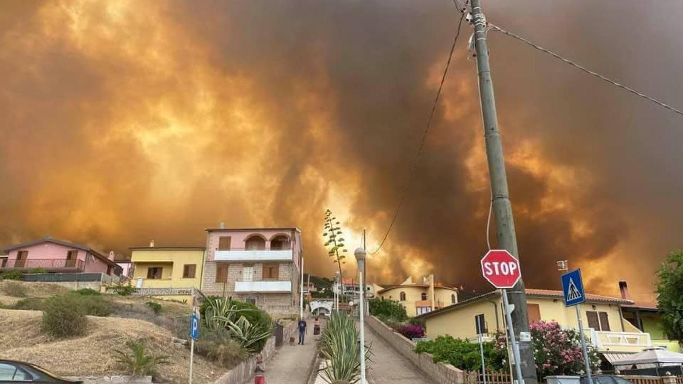 Le fiamme sono arrivate ai nuclei abitati