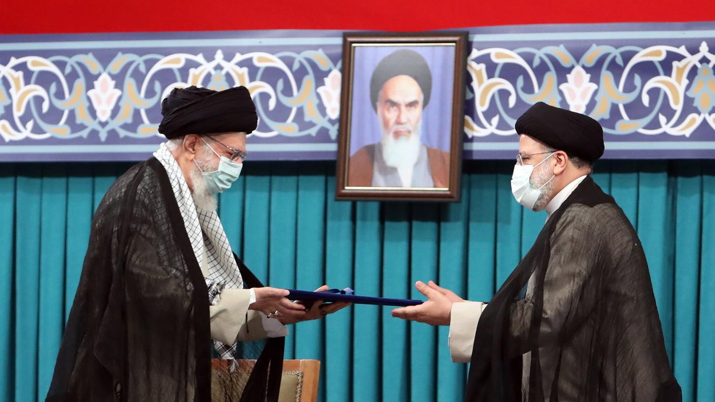 Ali khamenei e il nuovo presidente iraniano Ebrahim Raisi