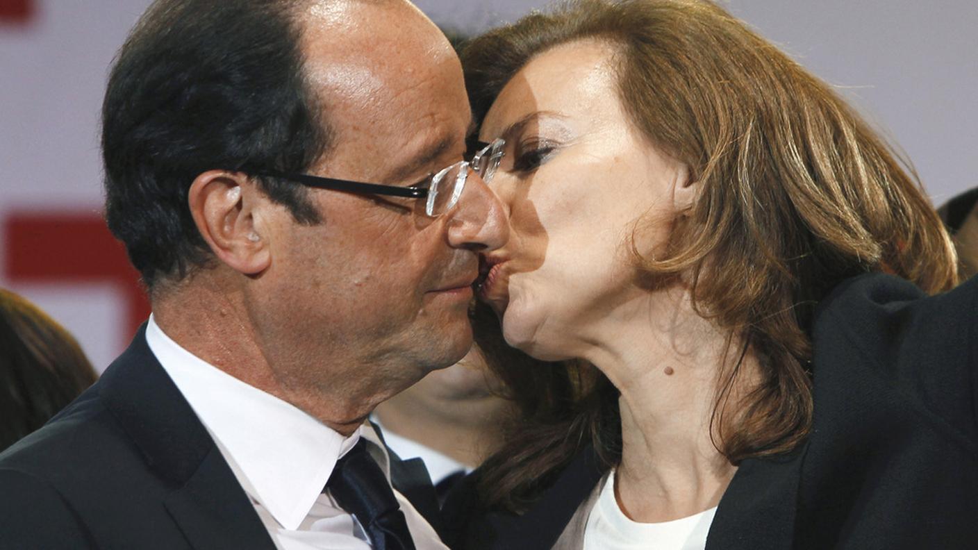 Hollande con la compagna ufficiale Valérie Trierweiler