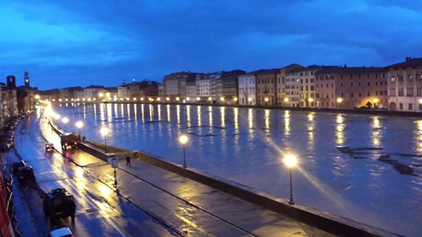 Pisa stamani all'alba