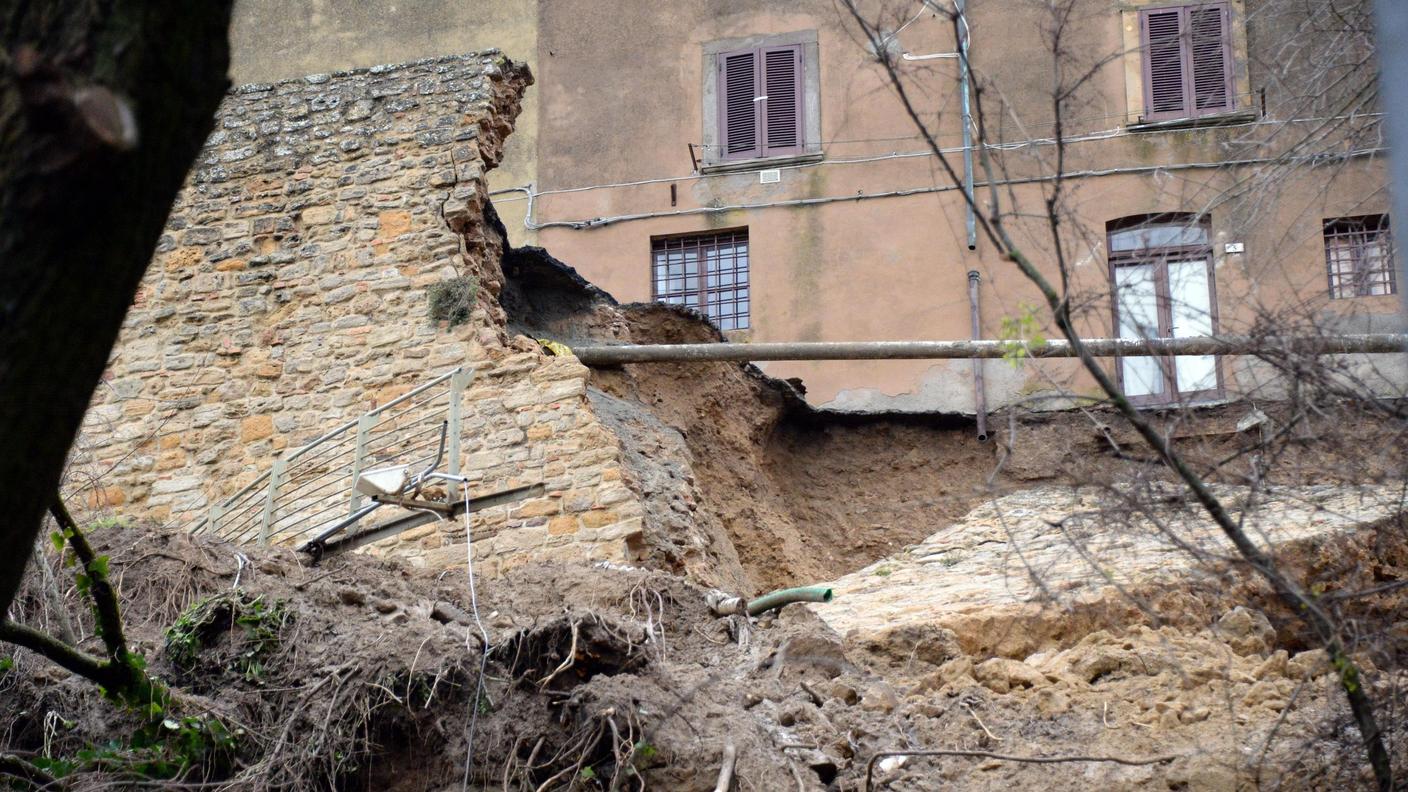 Il muro crollato a Volterra