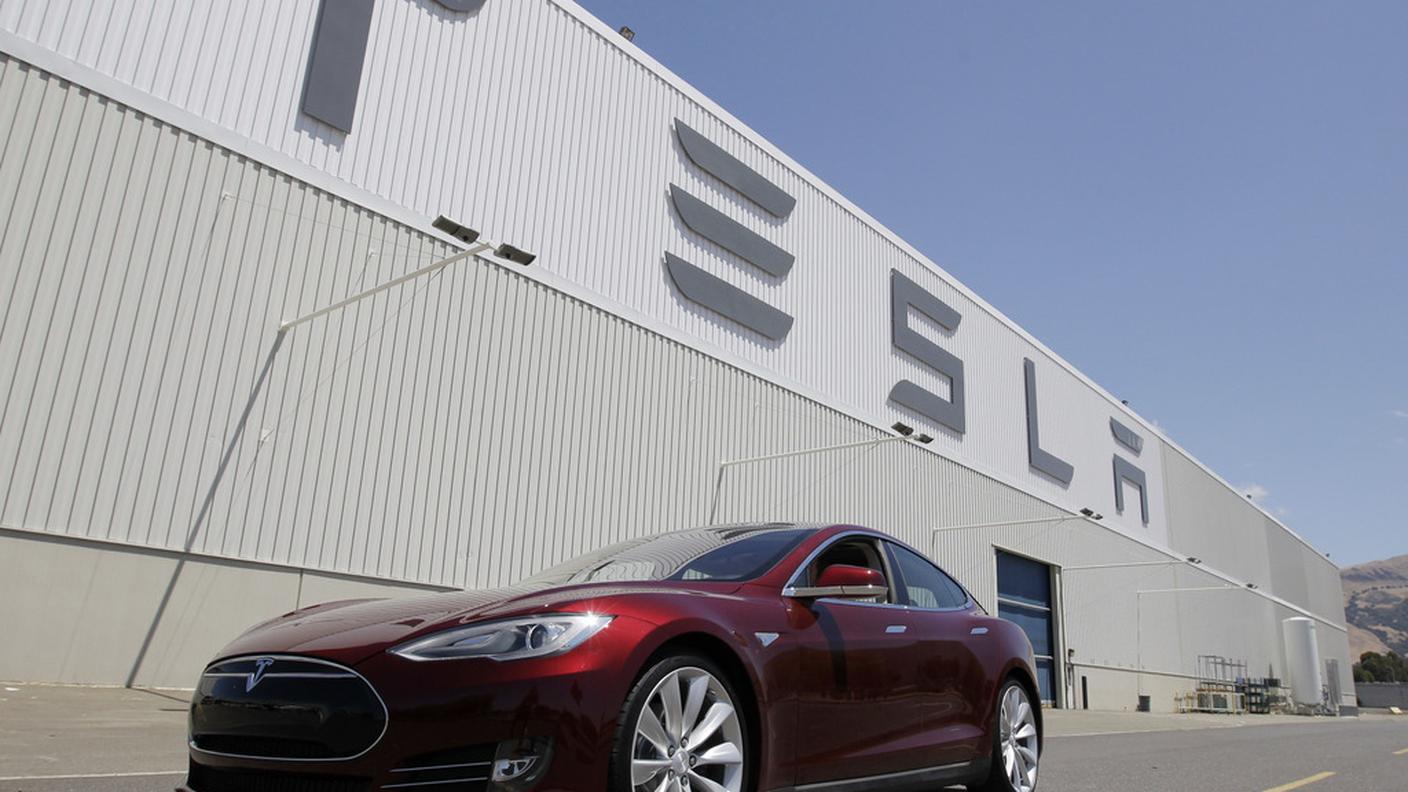 Le trattative per definire una sinergia tra Tesla e Apple vanno avanti da tempo