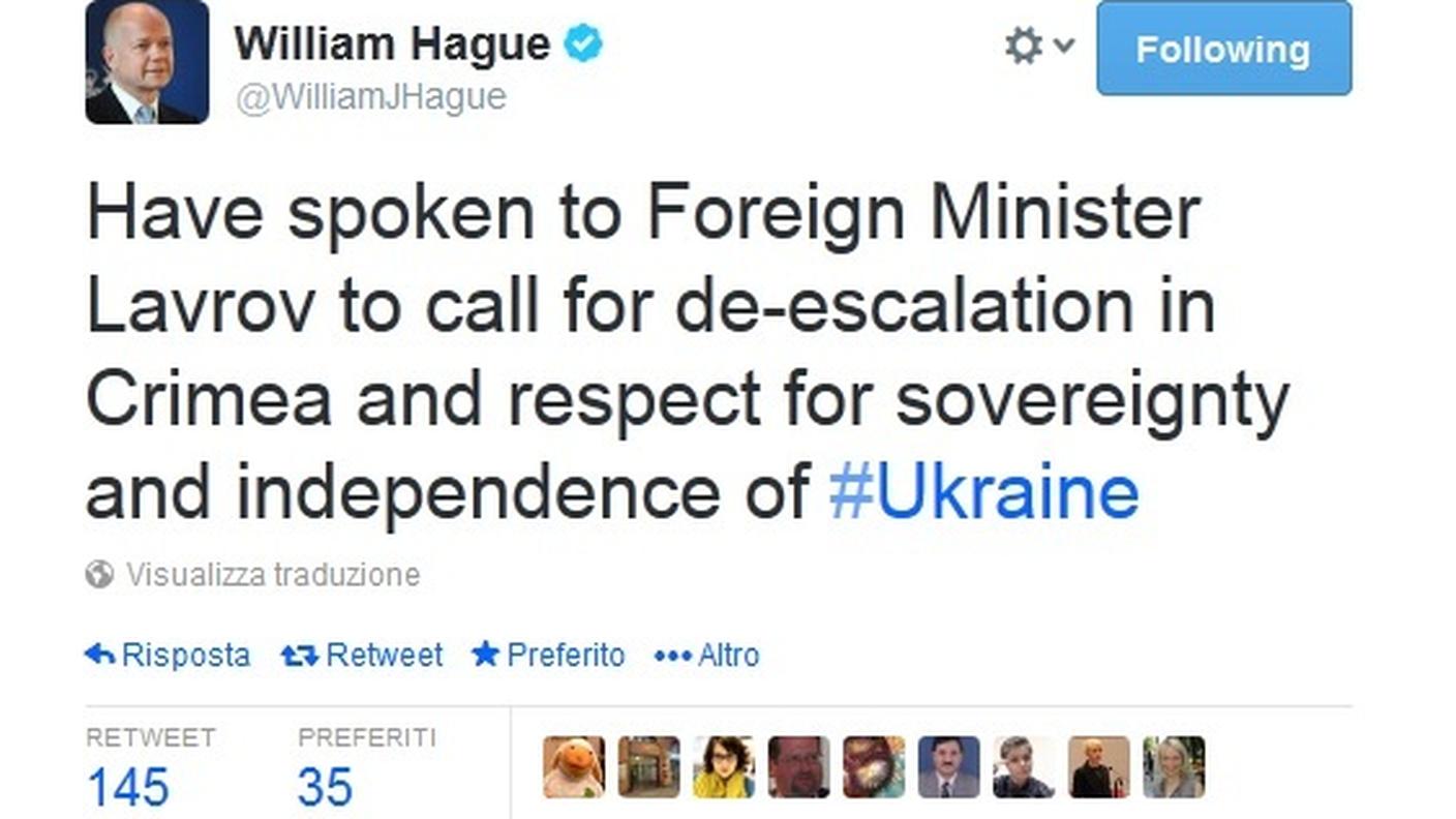 "Ho parlato con il ministro  degli esteri Lavrov per chiedergli una "de-escalation" in Crimea e il rispetto per la sovranità e l'indipendenza dell'Ucraina", ha twittato il capo della diplomazia britannica.