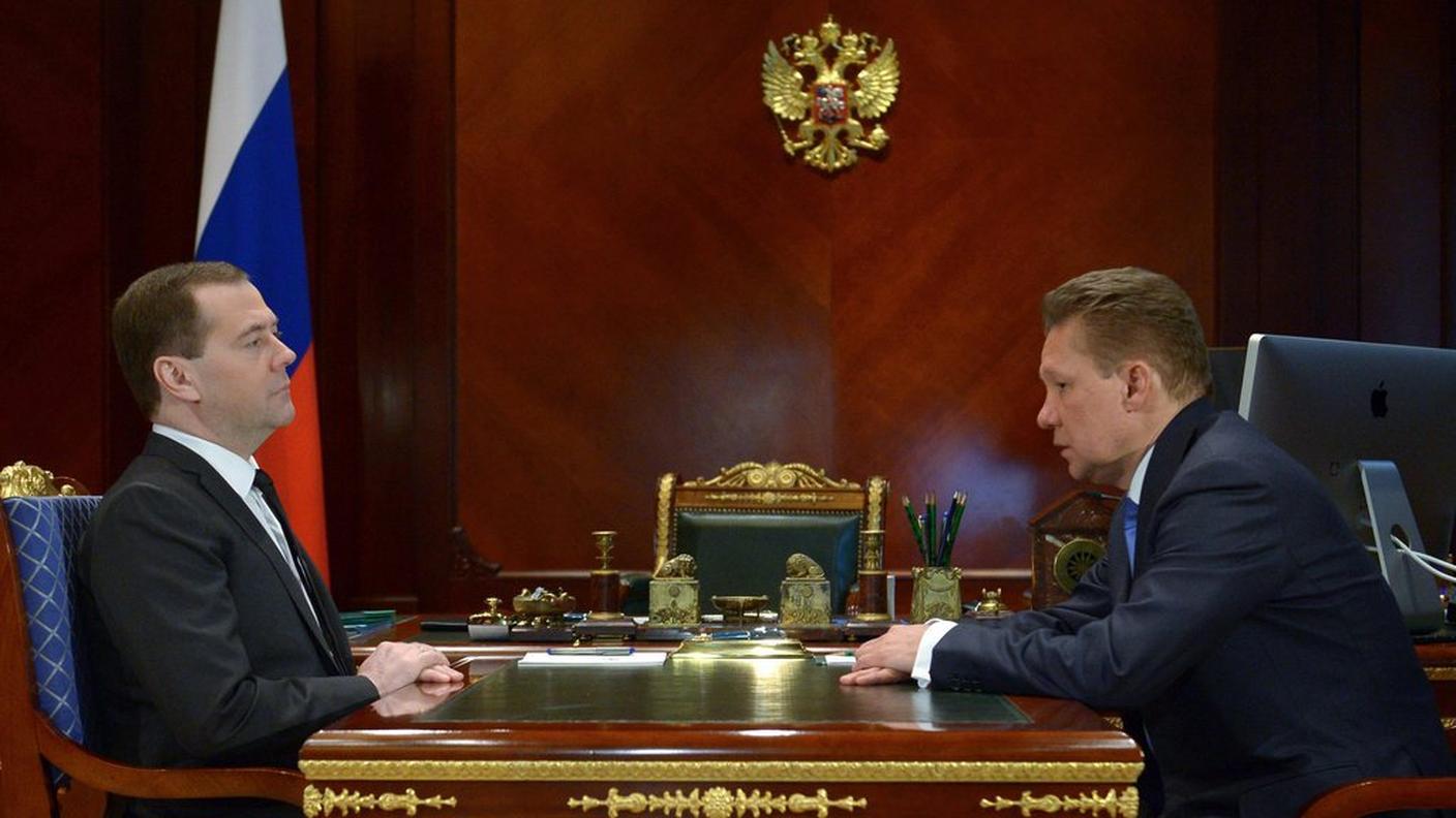 Miller, a destra, ha subito informato il premier russo Dmitri Medvedev