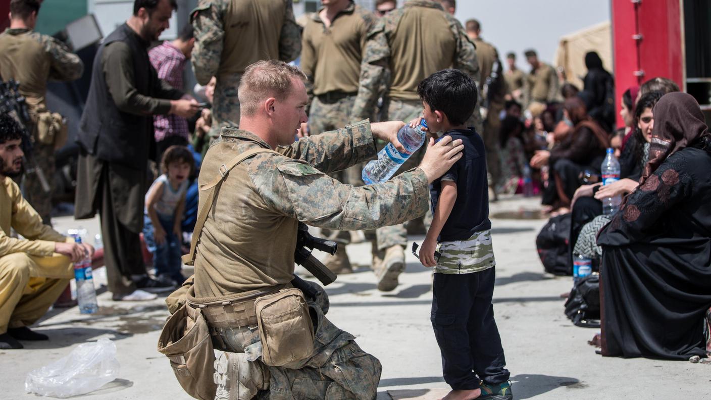 La situazione intorno all'aeroporto di Kabul resta drammatica