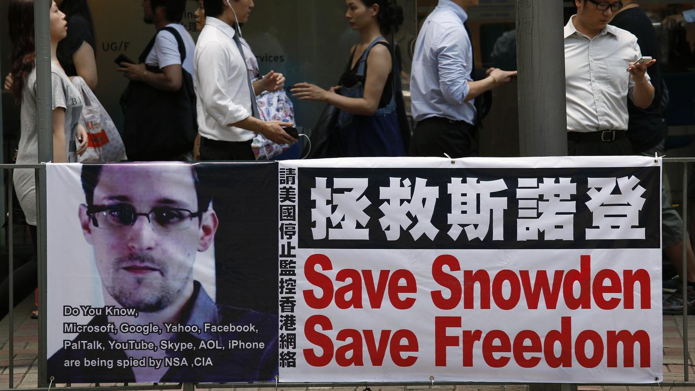ad snowden hong kong reuters RTX10RMV.jpg