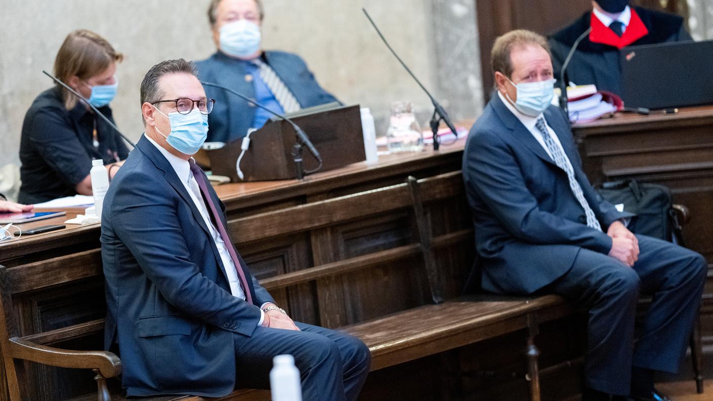 L'ex vicencancelliere Heinz-Christian Strache e il coimputato Walter Grubmüller