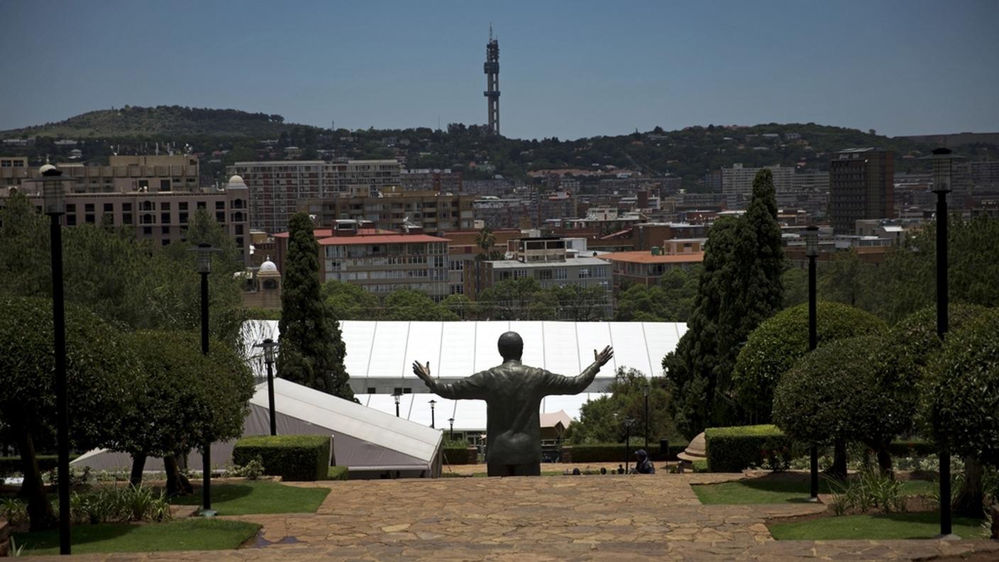 mandela statua4,ky.JPG