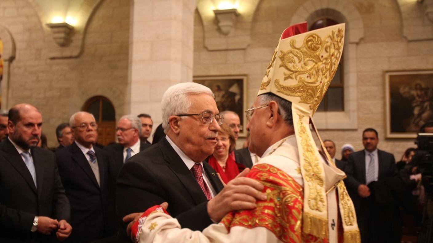 Mahmud Abbas e il celebrante, il patriarca latino di Gerusalemme Fuad Twal