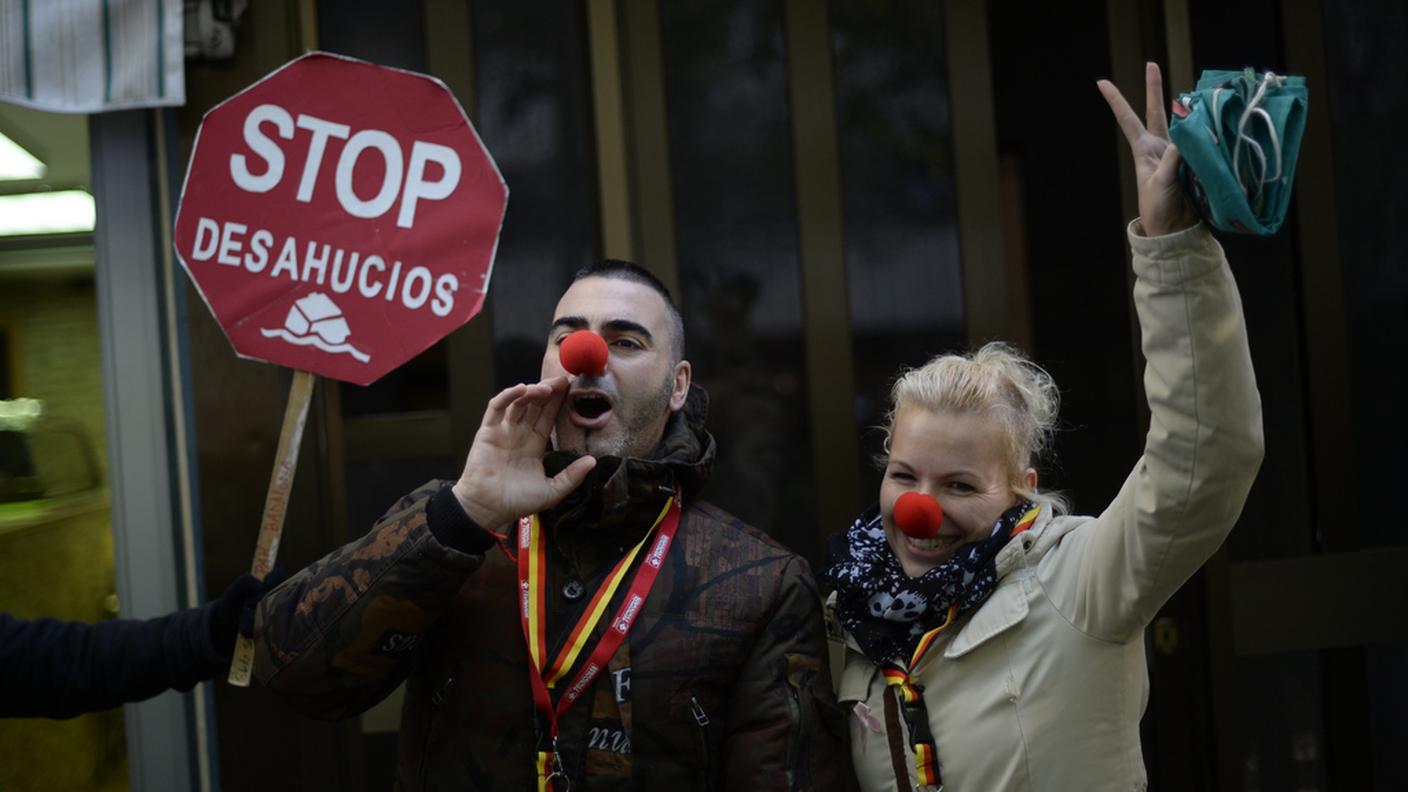 Due manifestanti a Barcellona, 28 novembre 2013