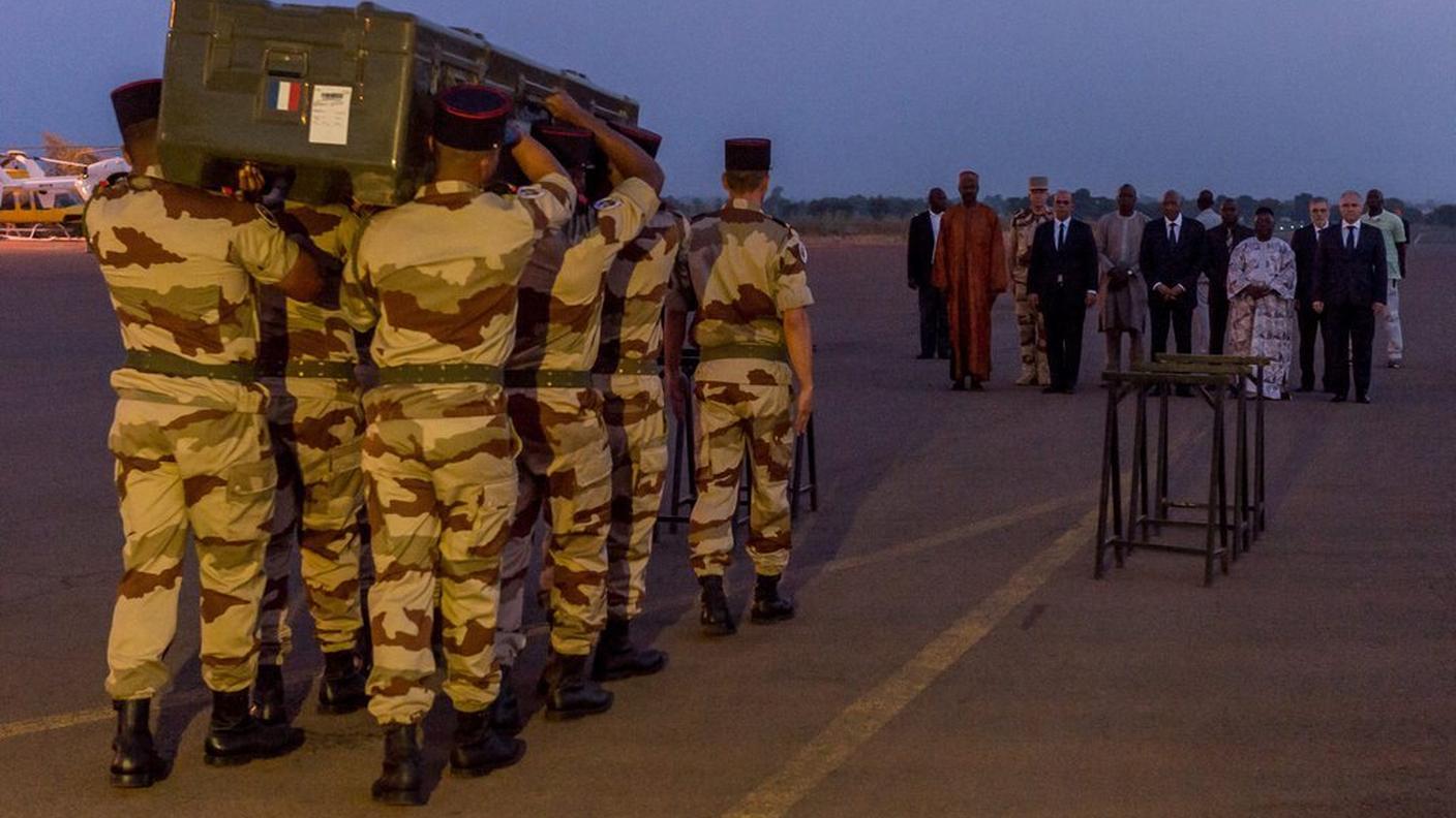 I corpi dei due reporter sono stati trasportati nella capitale del Mali Bamako con un aereo delle forze militari francesi