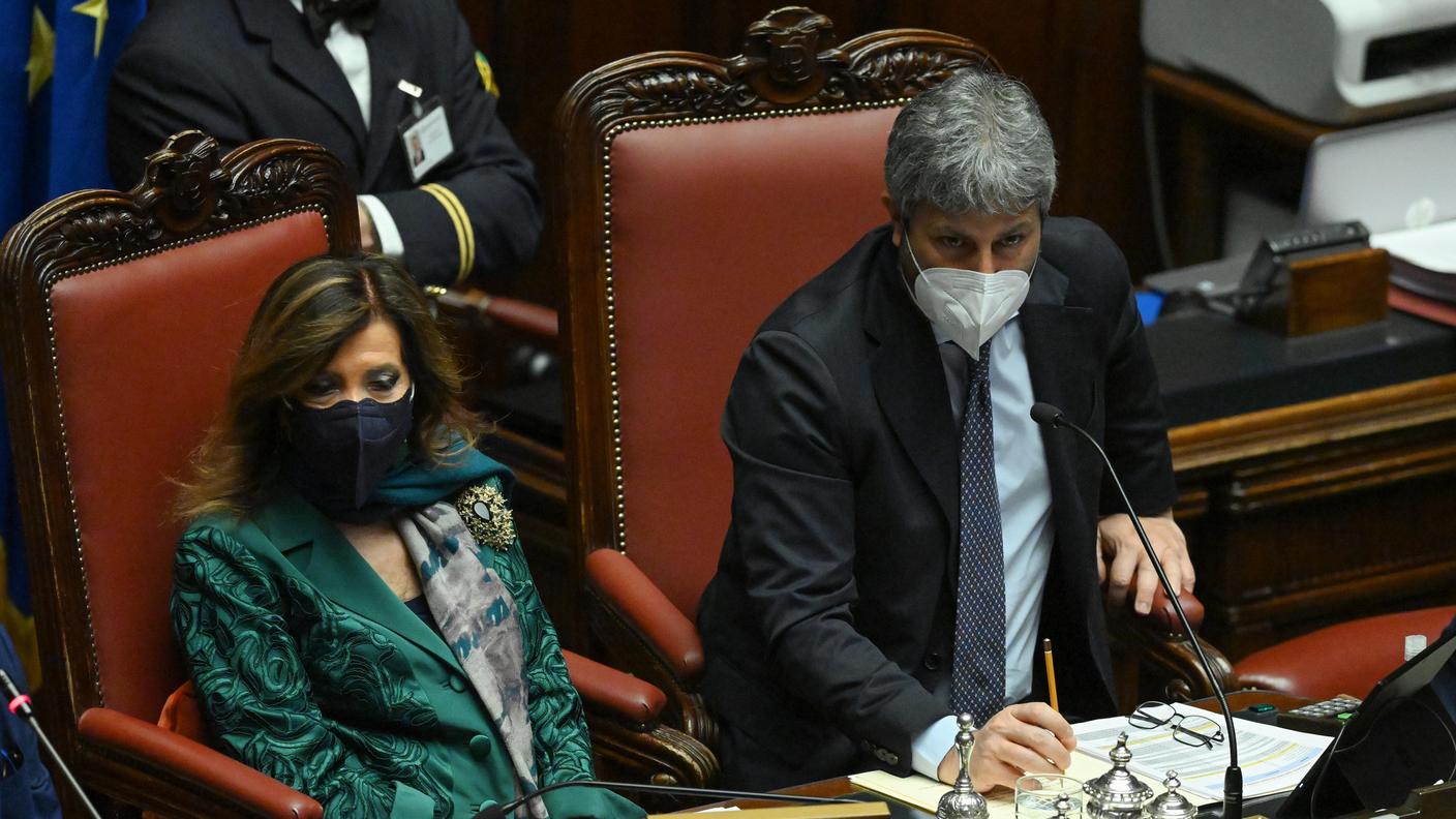 Al banco della presidenza i presidenti di Camera e Senato Roberto Fico e Elisabetta Alberti Casellati,