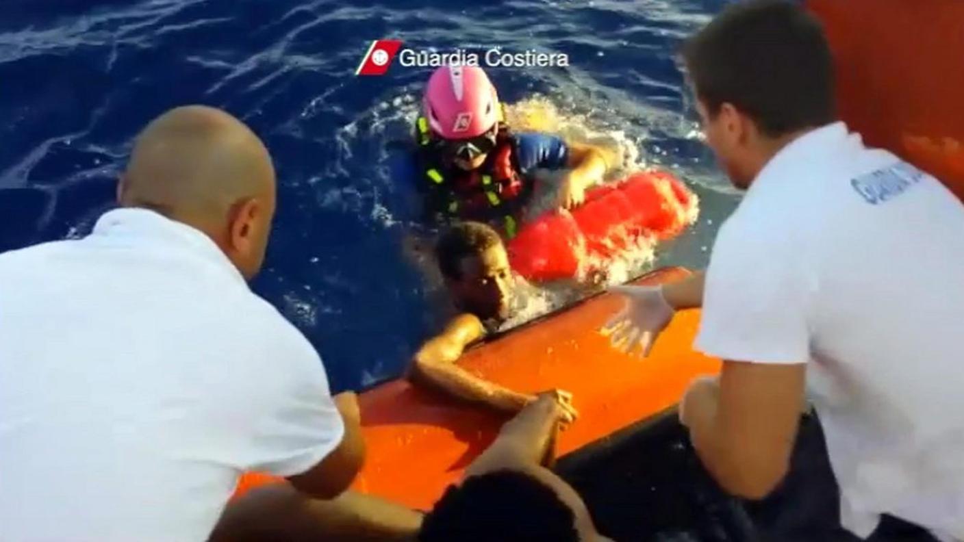 Un sopravvissuto al naufragio del 3 settembre tratto in salvo dalla Guardia costiera