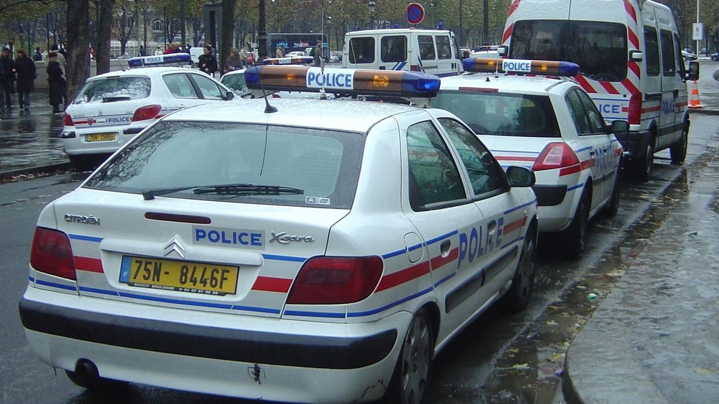 police paris.jpg