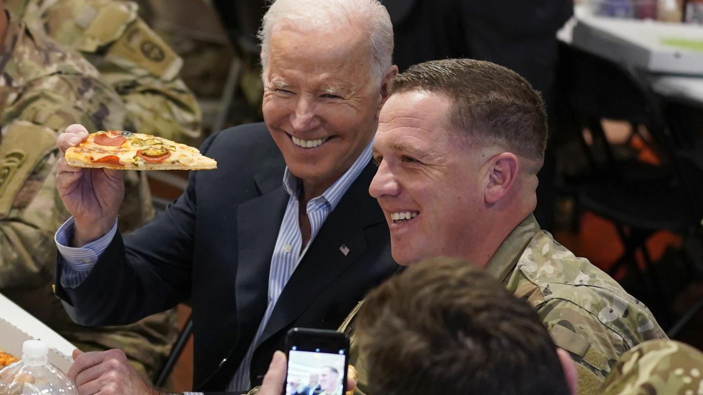 Prima di raggiungere Varsavia, Joe Biden ha visitato i soldati USA a Jasionka. 
