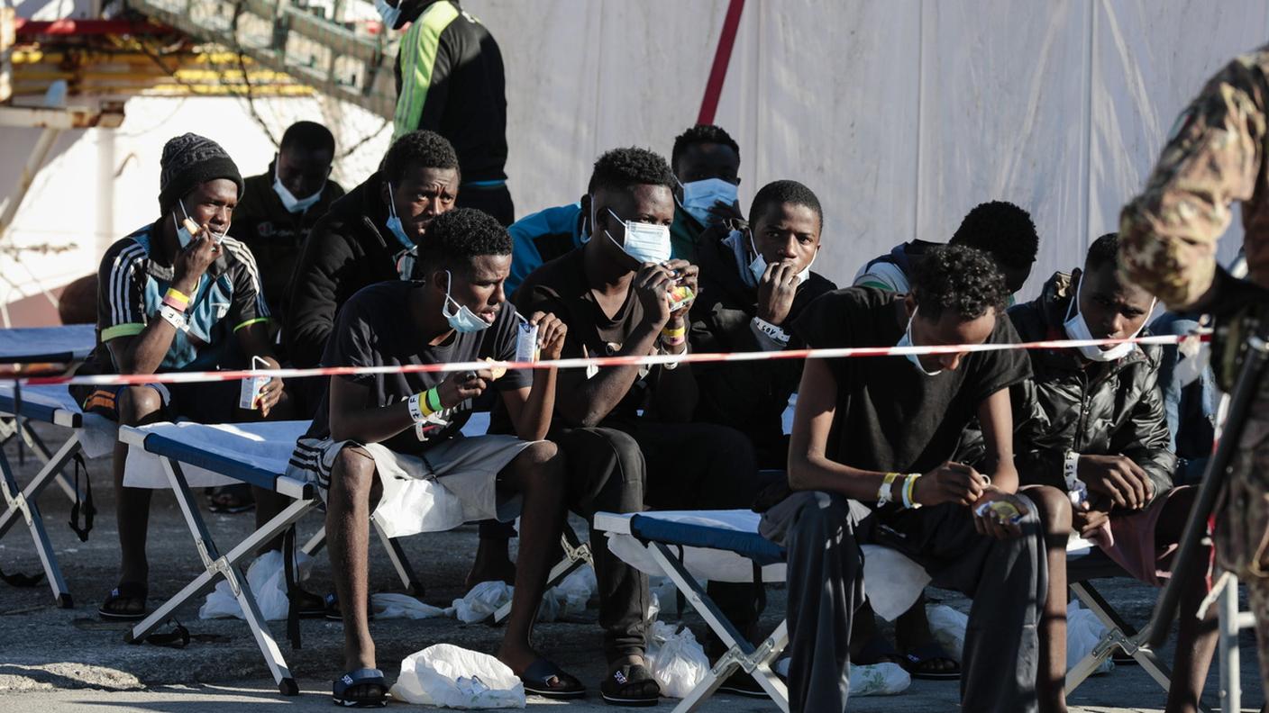 Alcuni migranti sbarcati a Pozzallo a gennaio 2022