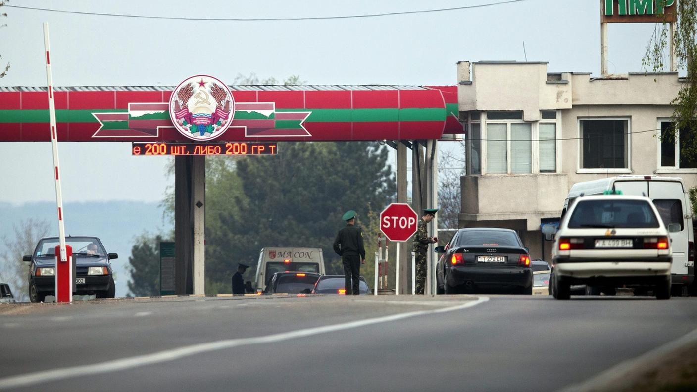 Il checkpoint tra Moldova e Transnistria in un'immagine d'archivio