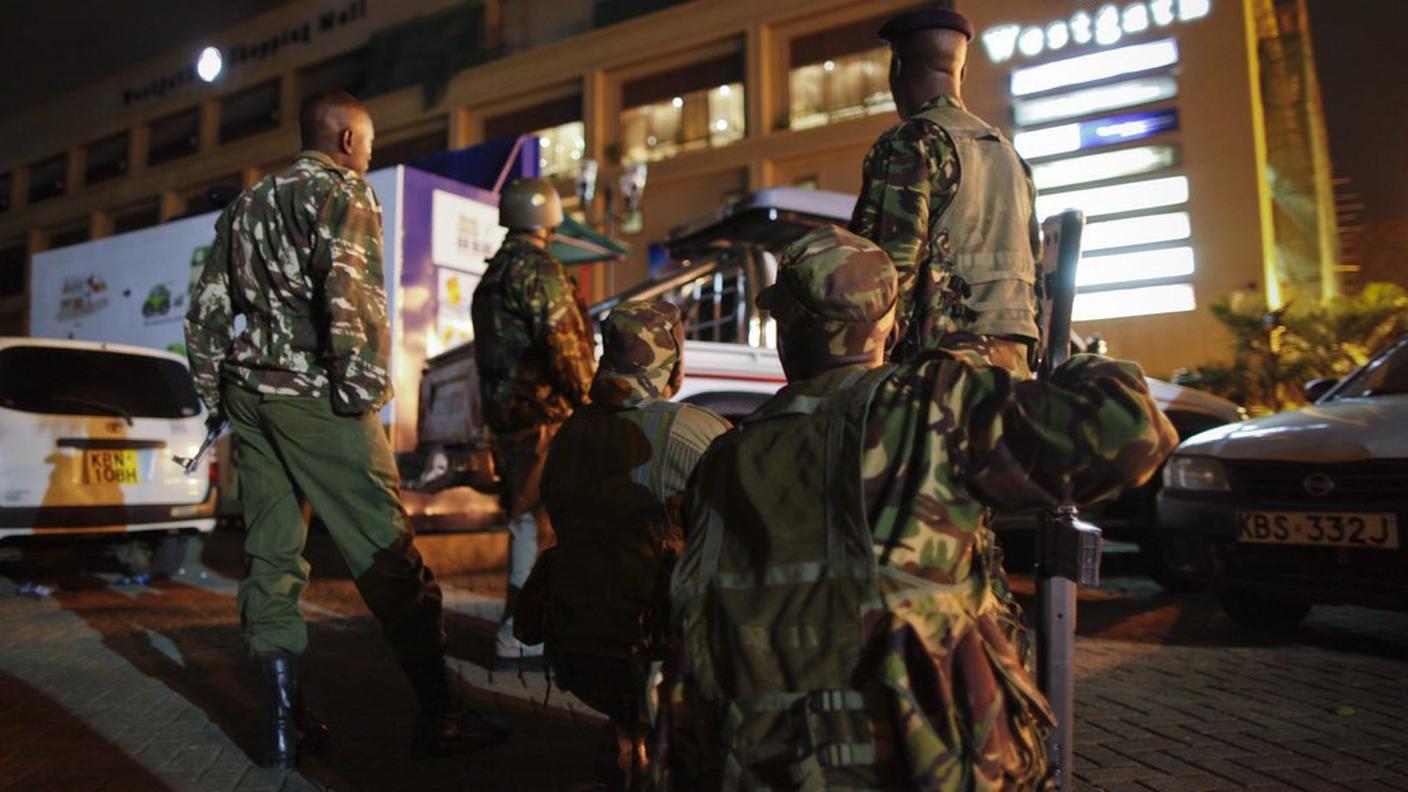 Militari e poliziotti presidiano il Westgate