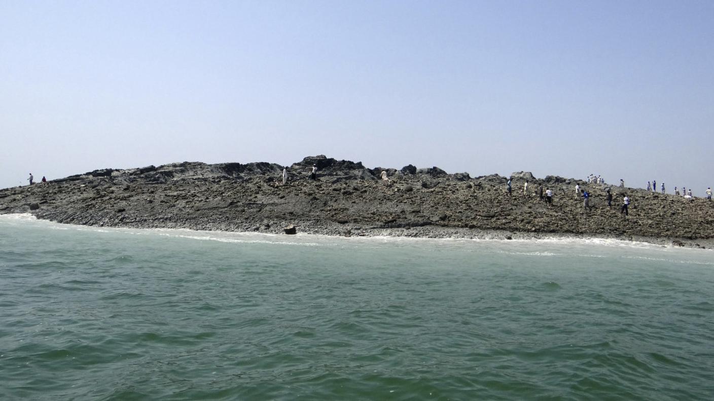 E' emersa martedì ed è stata battezzata Isola del Terremoto