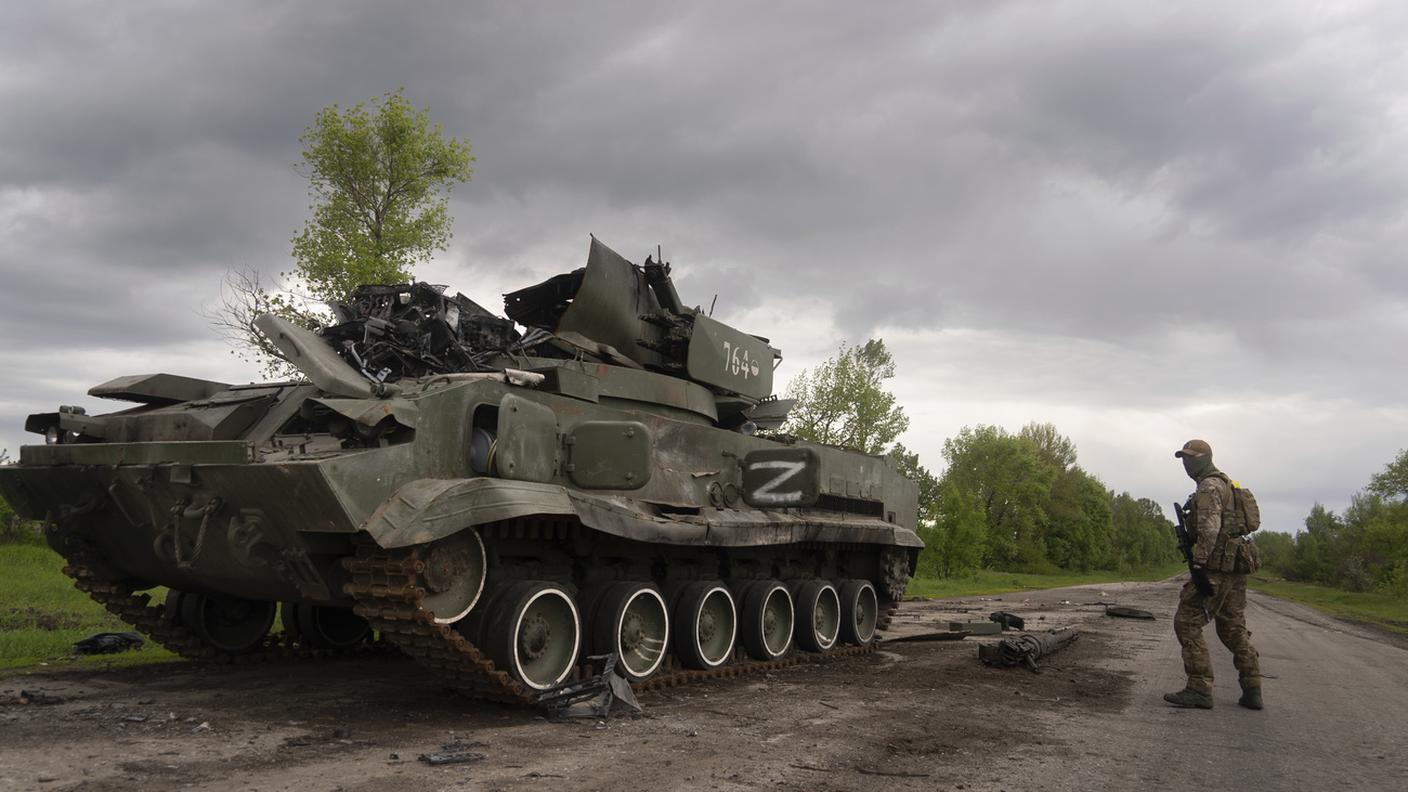 I segni dei combattimenti negli ultimi giorni sono evidenti tra Kharkiv ed il Donbass