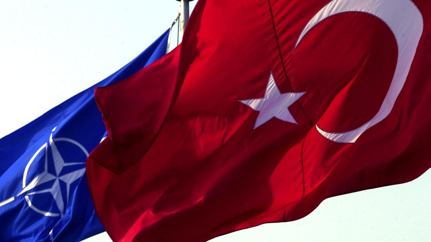 La Turchia, come ogni Paese membro della NATO, dispone di un diritto di veto sull'allargamento dell'alleanza ad altri Stati