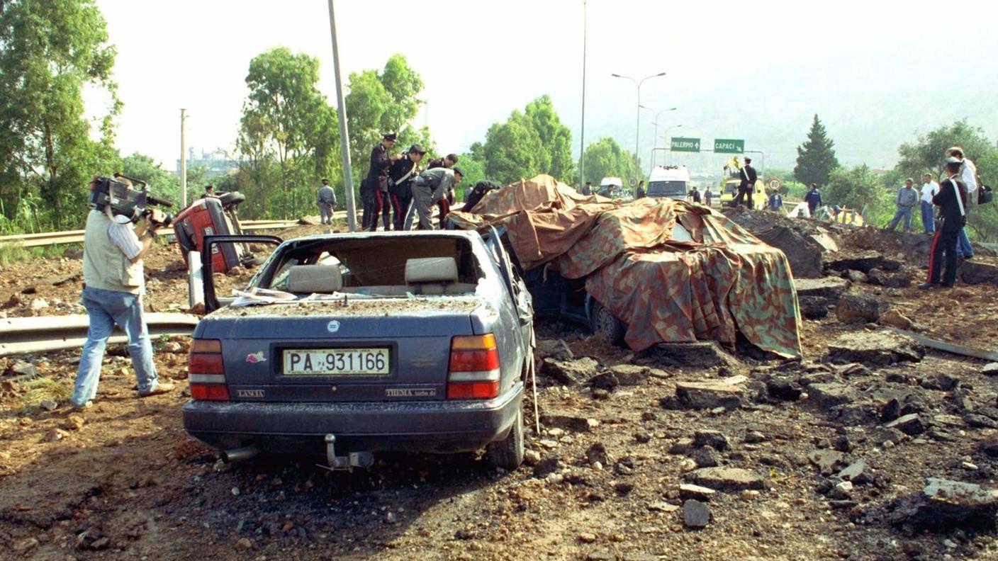 23 maggio 1992 Il luogo dell'attentato contro Giovanni Falcone,sua moglie e gli agenti della scorta