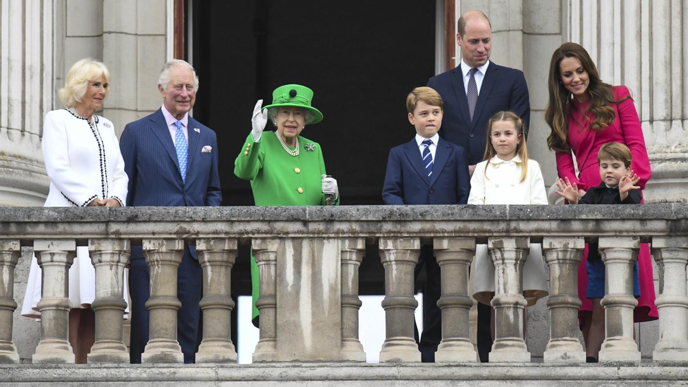 La famiglia sul balcone alla fine dei festeggiamenti