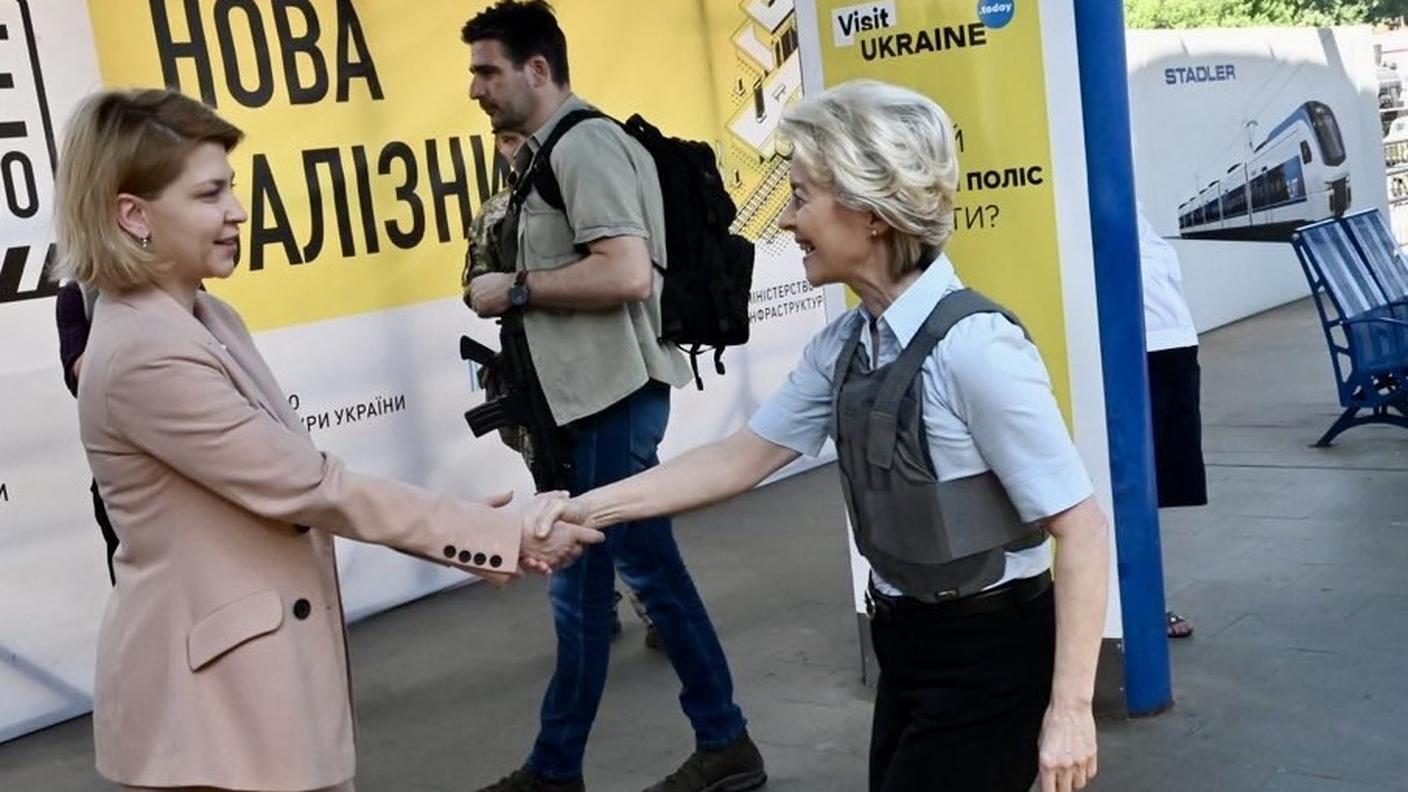 L'arrivo di Ursula von der Leyen a Kiev, sabato mattina